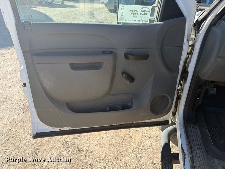 image for item FP3134 2011 Chevrolet Silverado 2500HD utility bed pickup truck