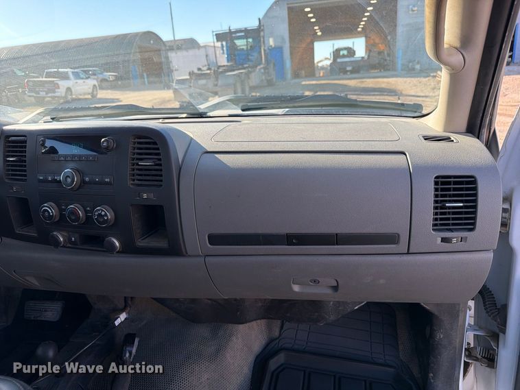 image for item FP3134 2011 Chevrolet Silverado 2500HD utility bed pickup truck
