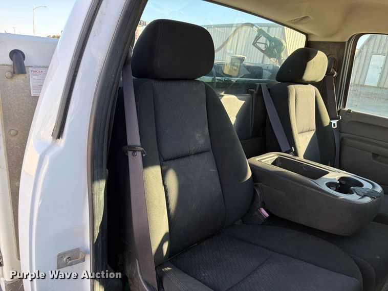 image for item FP3134 2011 Chevrolet Silverado 2500HD utility bed pickup truck