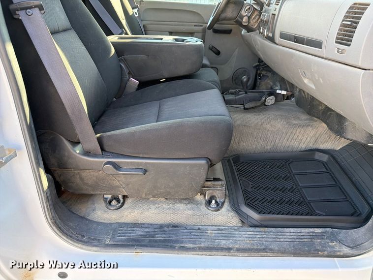 image for item FP3134 2011 Chevrolet Silverado 2500HD utility bed pickup truck