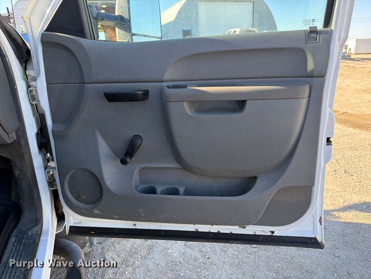image for item FP3134 2011 Chevrolet Silverado 2500HD utility bed pickup truck