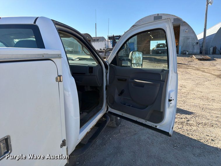 image for item FP3134 2011 Chevrolet Silverado 2500HD utility bed pickup truck