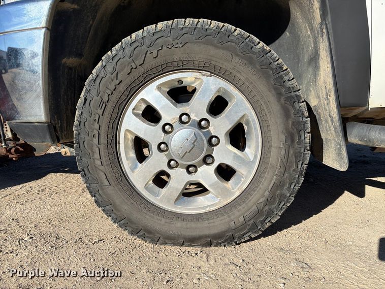 image for item FP3134 2011 Chevrolet Silverado 2500HD utility bed pickup truck