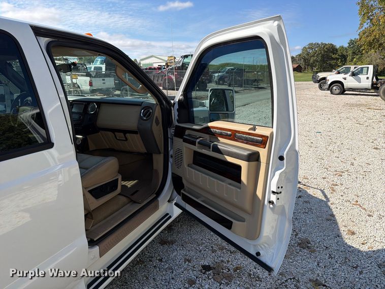 image for item FT6421 2008 Ford F550 Super Duty Crew Cab flatbed truck