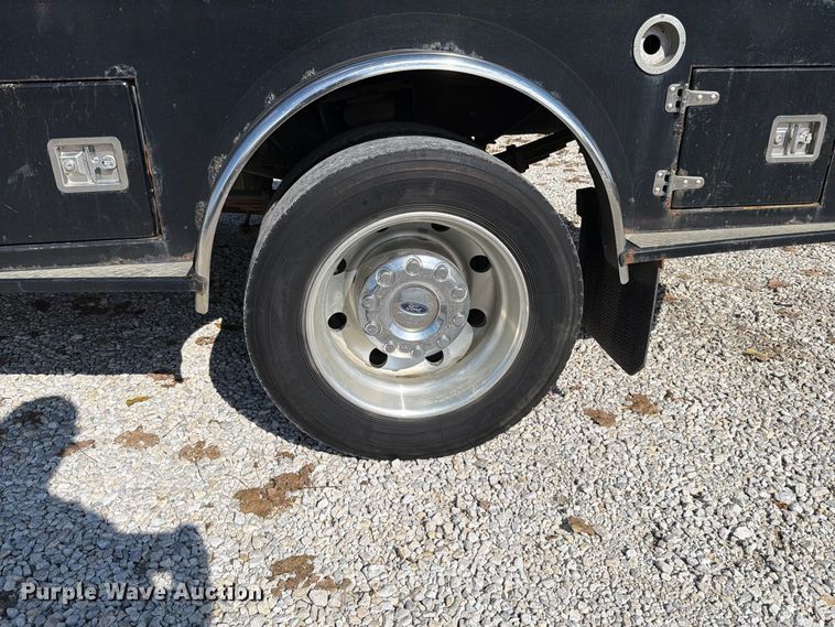 image for item FT6421 2008 Ford F550 Super Duty Crew Cab flatbed truck