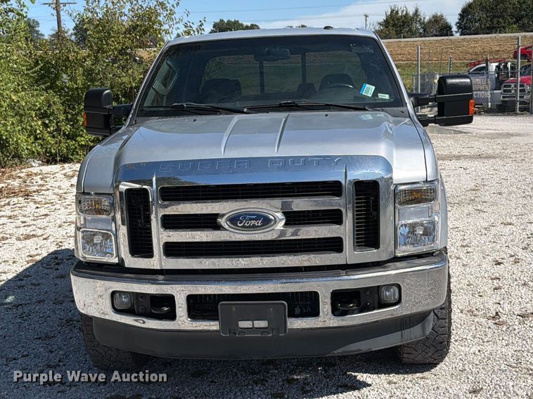 image for item FT6422 2010 Ford F350 Super Duty Crew Cab pickup truck