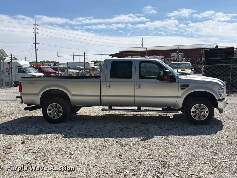 image for item FT6422 2010 Ford F350 Super Duty Crew Cab pickup truck