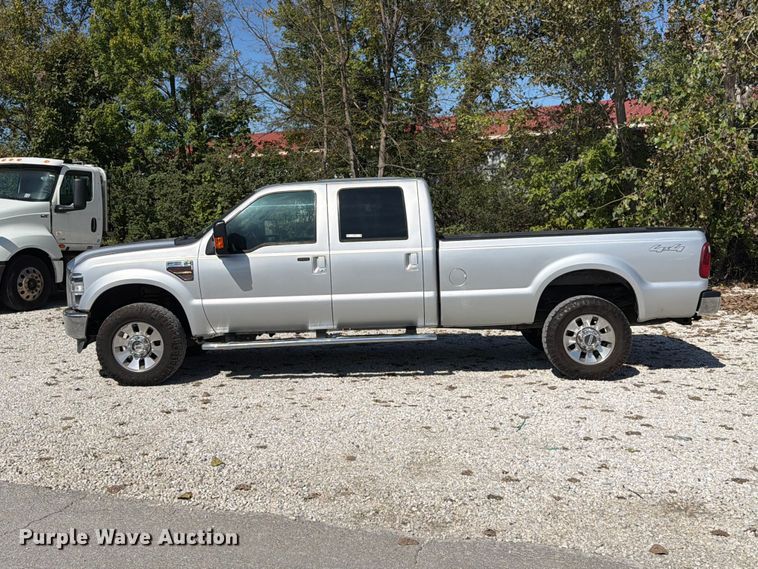 image for item FT6422 2010 Ford F350 Super Duty Crew Cab pickup truck