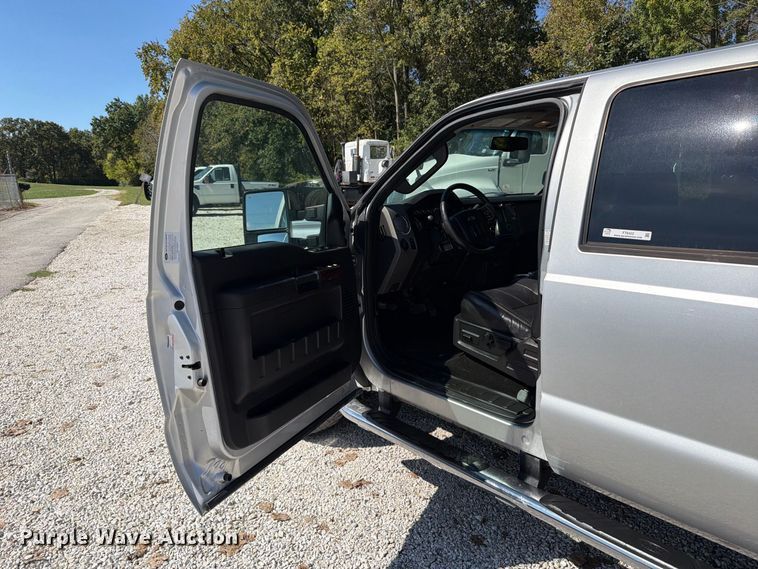 image for item FT6422 2010 Ford F350 Super Duty Crew Cab pickup truck