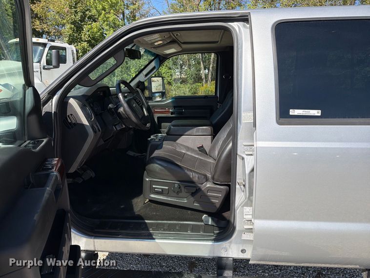 image for item FT6422 2010 Ford F350 Super Duty Crew Cab pickup truck