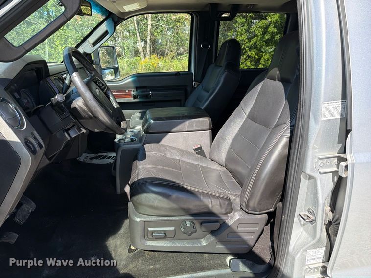 image for item FT6422 2010 Ford F350 Super Duty Crew Cab pickup truck