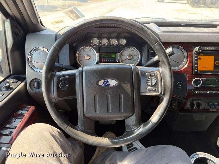 image for item FT6422 2010 Ford F350 Super Duty Crew Cab pickup truck