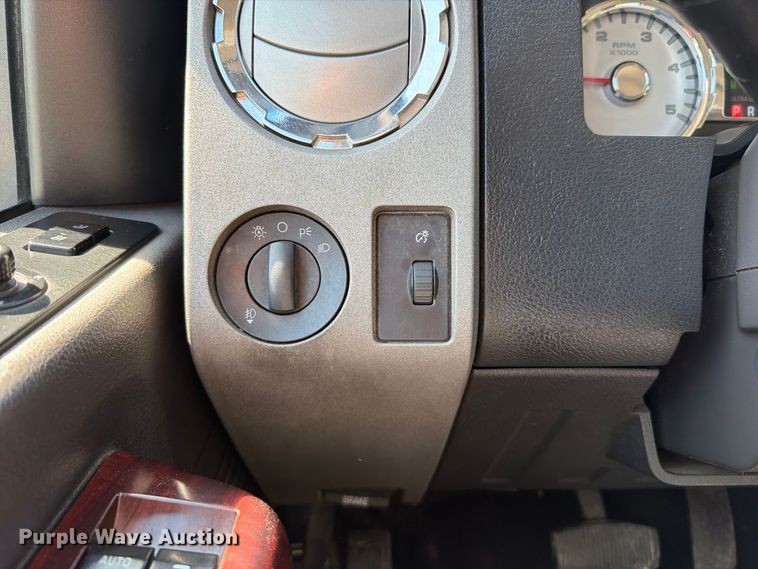 image for item FT6422 2010 Ford F350 Super Duty Crew Cab pickup truck