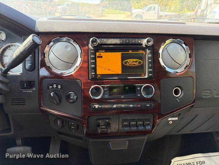image for item FT6422 2010 Ford F350 Super Duty Crew Cab pickup truck