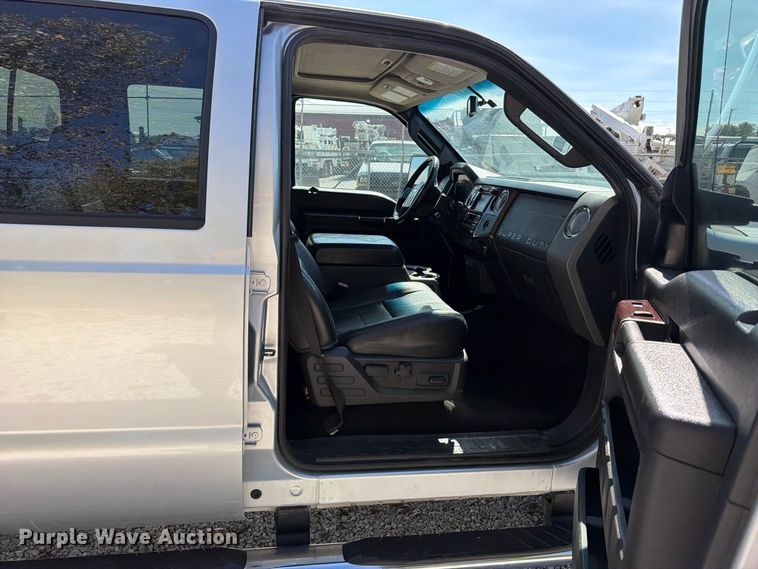 image for item FT6422 2010 Ford F350 Super Duty Crew Cab pickup truck