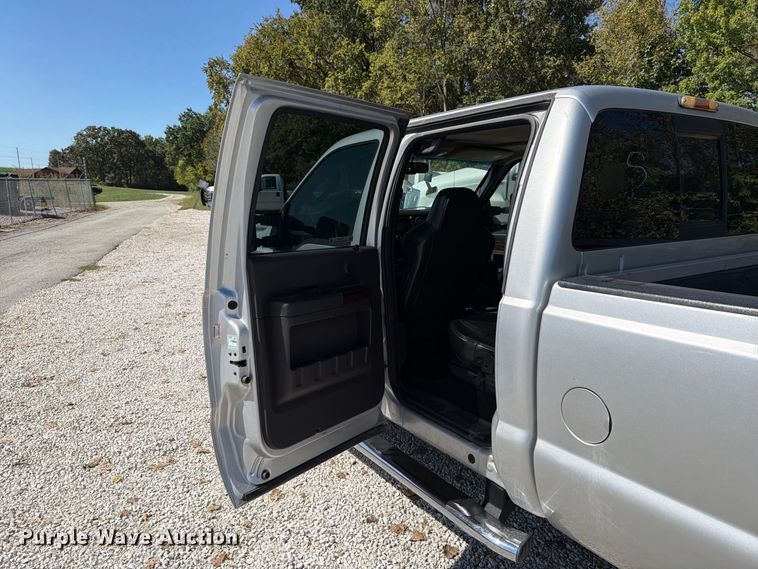 image for item FT6422 2010 Ford F350 Super Duty Crew Cab pickup truck