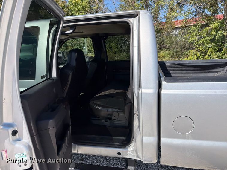 image for item FT6422 2010 Ford F350 Super Duty Crew Cab pickup truck