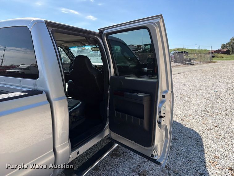image for item FT6422 2010 Ford F350 Super Duty Crew Cab pickup truck