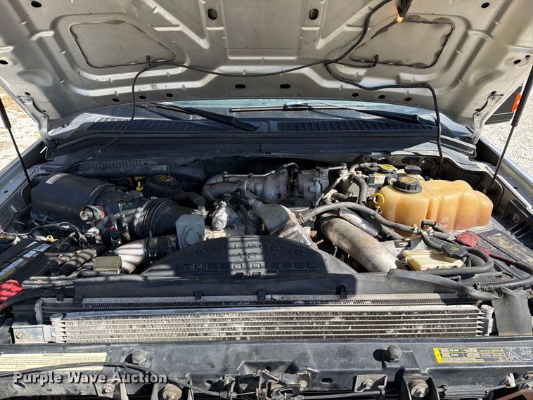 image for item FT6422 2010 Ford F350 Super Duty Crew Cab pickup truck