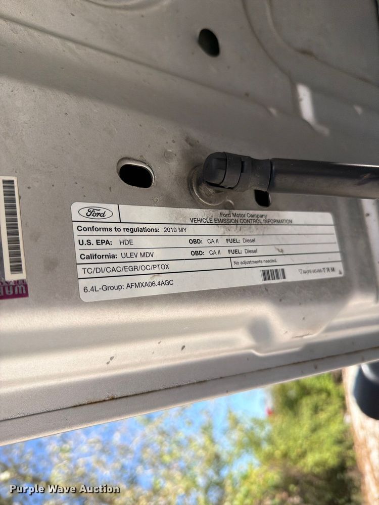 image for item FT6422 2010 Ford F350 Super Duty Crew Cab pickup truck