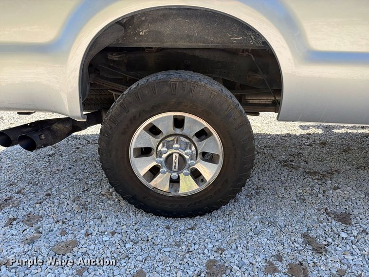 image for item FT6422 2010 Ford F350 Super Duty Crew Cab pickup truck