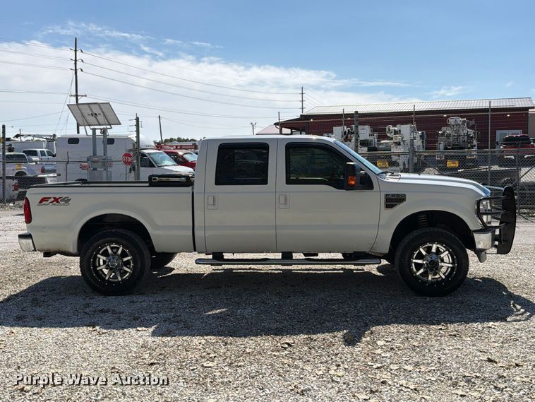 image for item FT6423 2010 Ford F250 Super Duty Crew Cab pickup truck