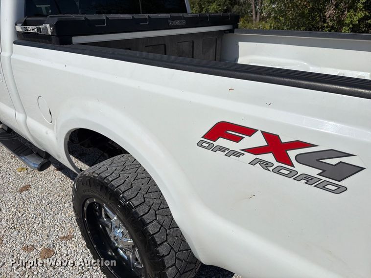image for item FT6423 2010 Ford F250 Super Duty Crew Cab pickup truck