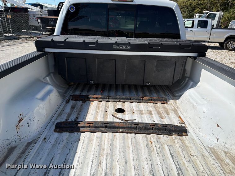 image for item FT6423 2010 Ford F250 Super Duty Crew Cab pickup truck
