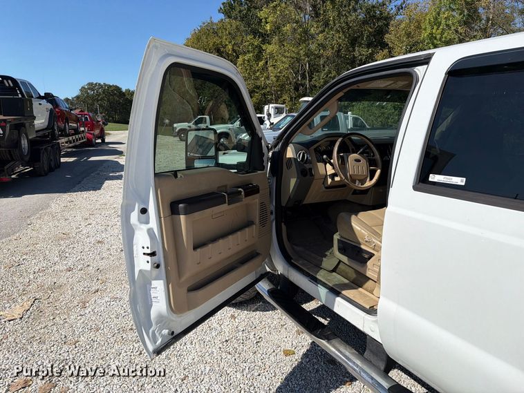 image for item FT6423 2010 Ford F250 Super Duty Crew Cab pickup truck