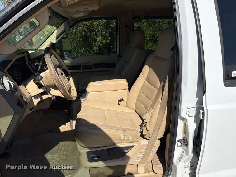 image for item FT6423 2010 Ford F250 Super Duty Crew Cab pickup truck