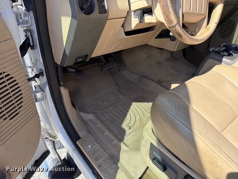 image for item FT6423 2010 Ford F250 Super Duty Crew Cab pickup truck