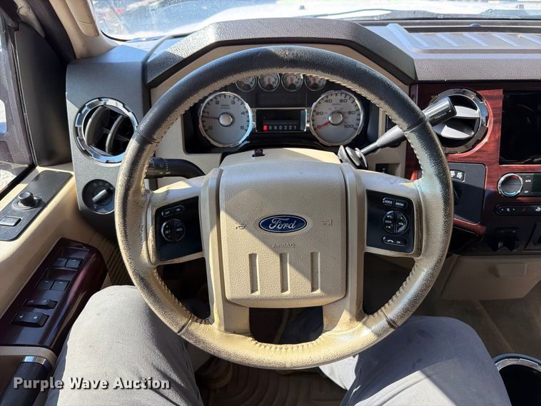 image for item FT6423 2010 Ford F250 Super Duty Crew Cab pickup truck