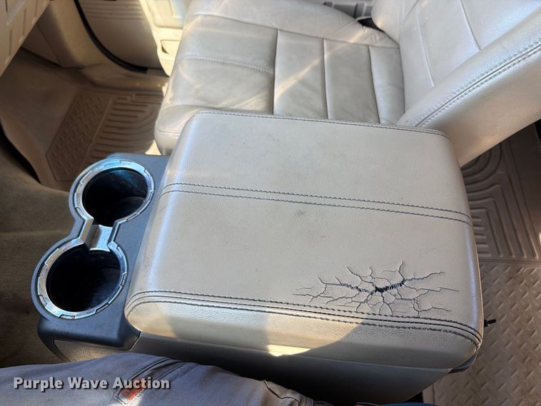image for item FT6423 2010 Ford F250 Super Duty Crew Cab pickup truck