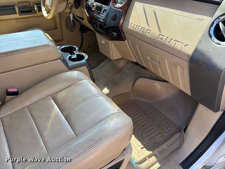 image for item FT6423 2010 Ford F250 Super Duty Crew Cab pickup truck