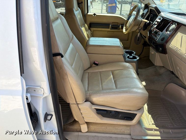 image for item FT6423 2010 Ford F250 Super Duty Crew Cab pickup truck