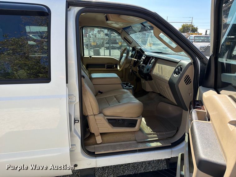 image for item FT6423 2010 Ford F250 Super Duty Crew Cab pickup truck