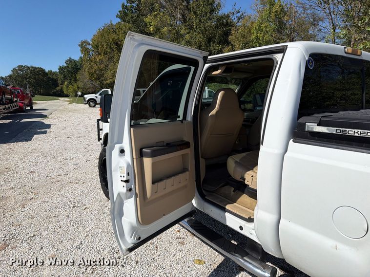 image for item FT6423 2010 Ford F250 Super Duty Crew Cab pickup truck