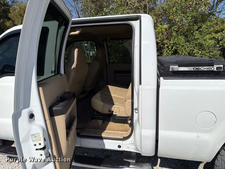 image for item FT6423 2010 Ford F250 Super Duty Crew Cab pickup truck