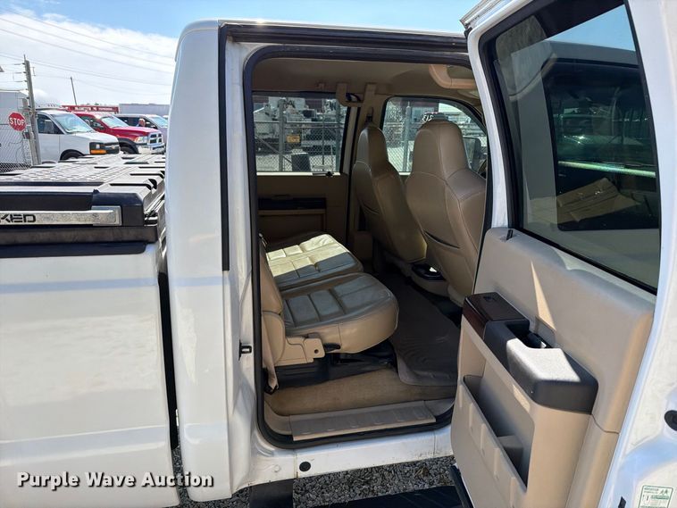 image for item FT6423 2010 Ford F250 Super Duty Crew Cab pickup truck