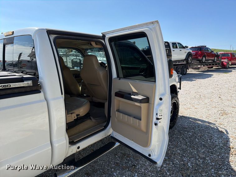 image for item FT6423 2010 Ford F250 Super Duty Crew Cab pickup truck