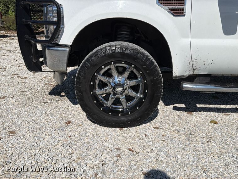 image for item FT6423 2010 Ford F250 Super Duty Crew Cab pickup truck