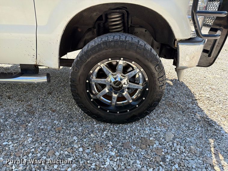 image for item FT6423 2010 Ford F250 Super Duty Crew Cab pickup truck