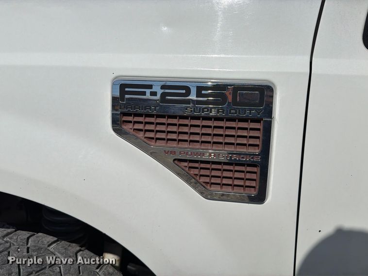 image for item FT6423 2010 Ford F250 Super Duty Crew Cab pickup truck