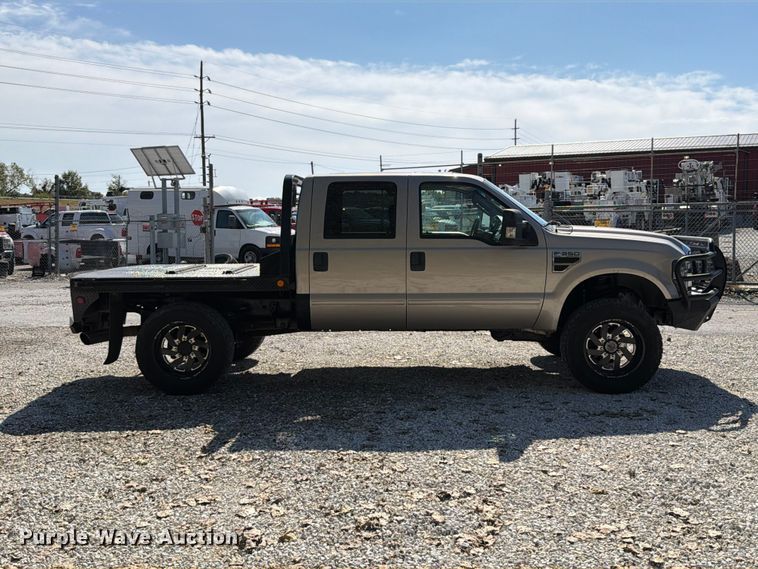 image for item FT6424 2008 Ford F350 Super Duty Crew Cab flatbed pickup truck