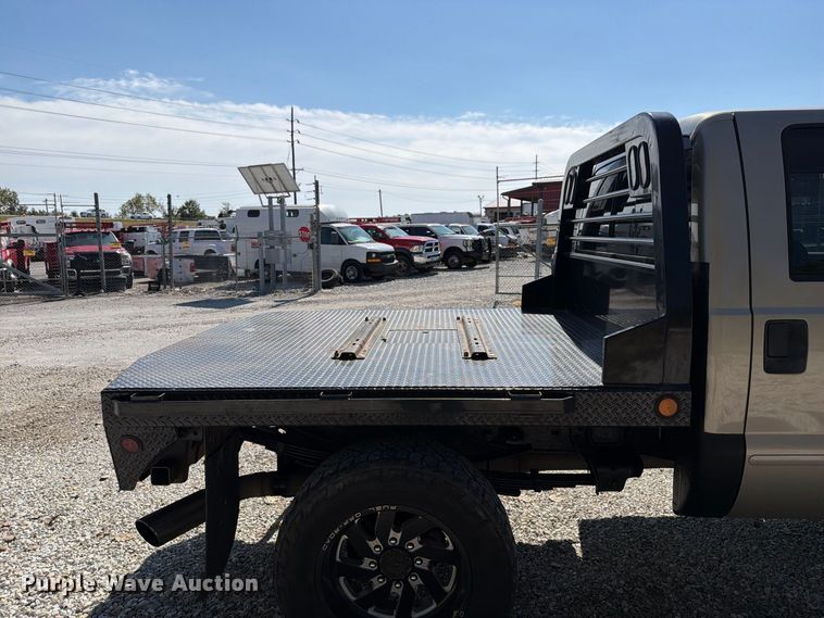 image for item FT6424 2008 Ford F350 Super Duty Crew Cab flatbed pickup truck