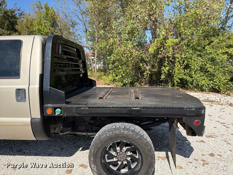 image for item FT6424 2008 Ford F350 Super Duty Crew Cab flatbed pickup truck
