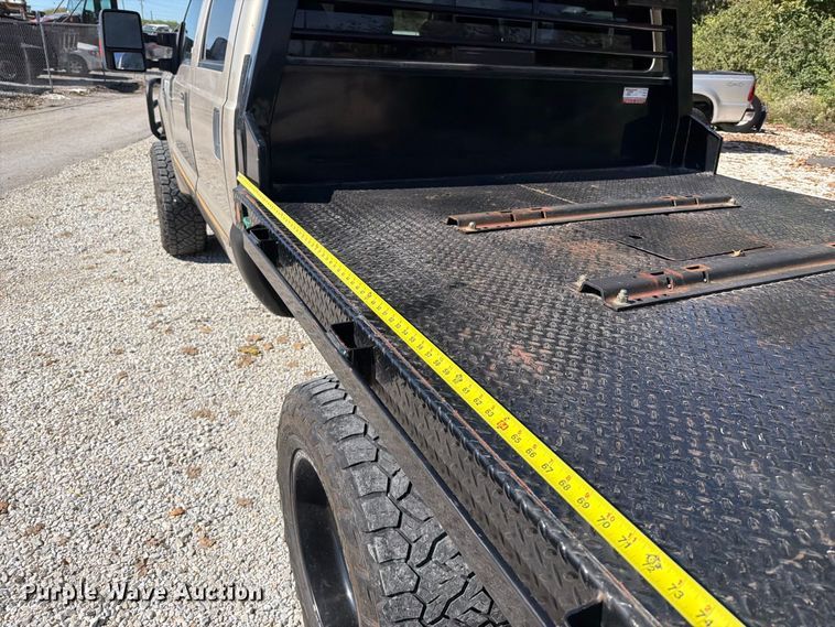 image for item FT6424 2008 Ford F350 Super Duty Crew Cab flatbed pickup truck