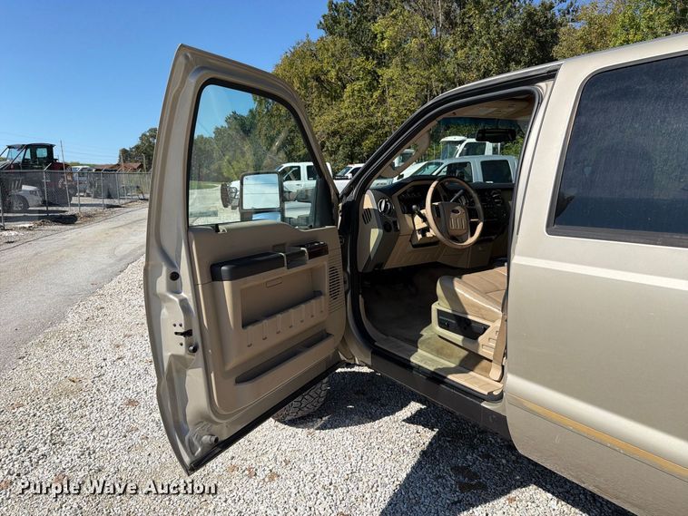image for item FT6424 2008 Ford F350 Super Duty Crew Cab flatbed pickup truck