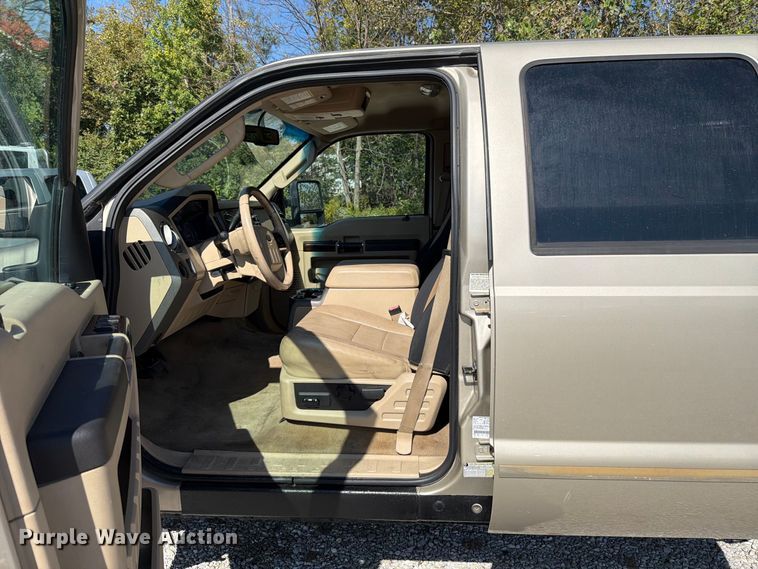 image for item FT6424 2008 Ford F350 Super Duty Crew Cab flatbed pickup truck