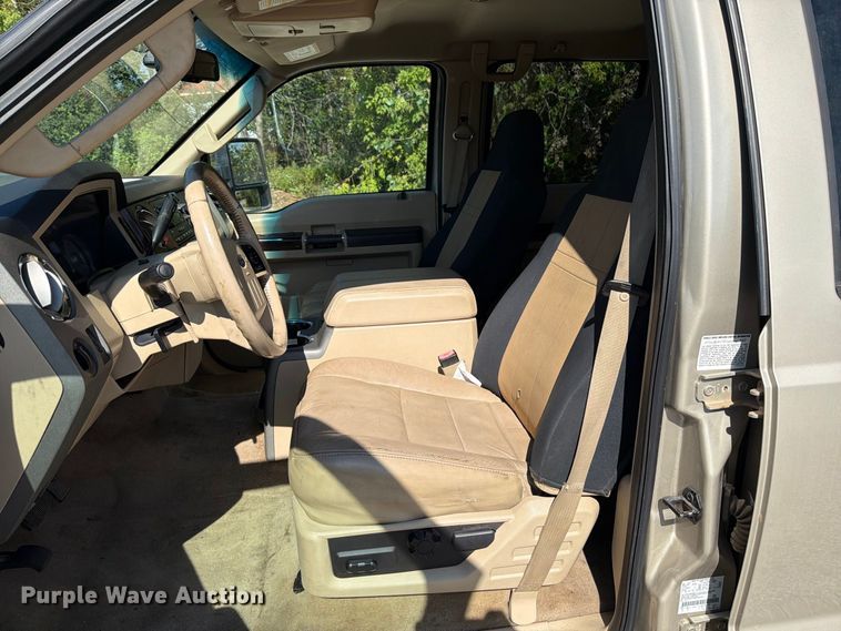 image for item FT6424 2008 Ford F350 Super Duty Crew Cab flatbed pickup truck